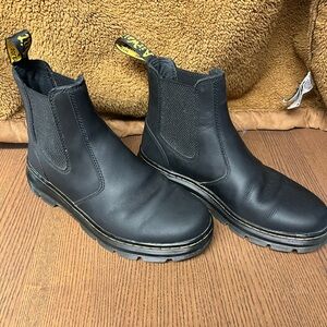Doc Marten embury Chelsea boots black